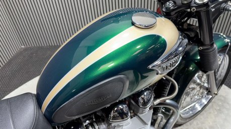 Triumph Bonneville 2004 ONLY 10K STUNNING MODERN CLASSIC NEW MOT 790CC 21