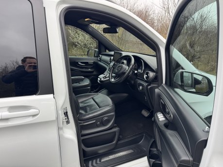 Mercedes-Benz V Class V250D AMG Line Auto Diesel Extra Long Wheelbase 8 SEATER/360 CAM/SAT NAV 6
