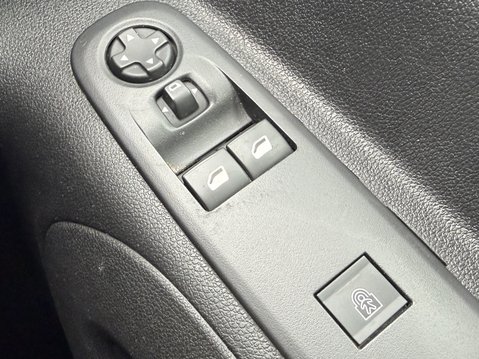 Vauxhall Combo Life 1.5 Turbo D Energy XL 5dr 31