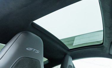 Porsche 911 Carrera 4 GTS (992.2) 19