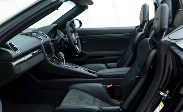 Porsche 718 Boxster Spyder 15