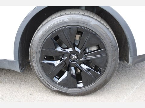 Tesla Model Y LONG RANGE AWD 32