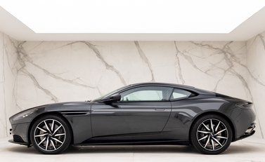 Aston Martin DB11 V8 2