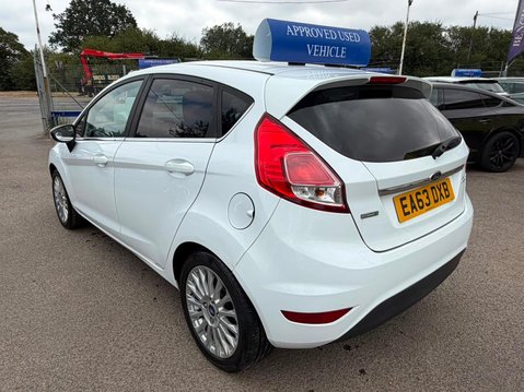 Ford Fiesta 1.0T EcoBoost Titanium Euro 5 (s/s) 5dr 10