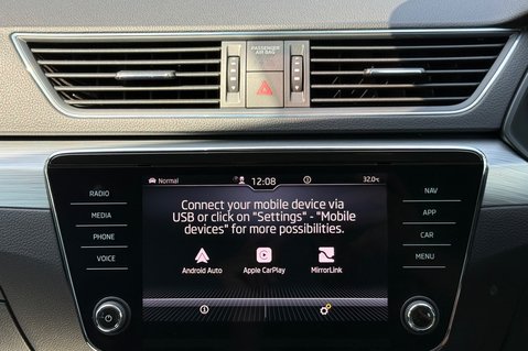 Skoda Superb SE TECHNOLOGY IV DSG - 11 SERVICES AT SKODA -HYBRID AUTOMATIC ESTATE 36