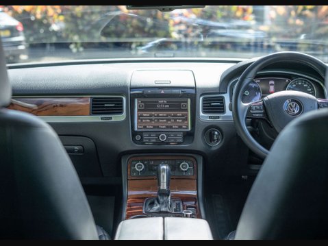 Volkswagen Touareg 3.0 Touareg SE V6 TDI BlueMotion Technology Auto 4WD 5dr 18