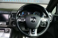 Volkswagen Touareg 3.0 Touareg V6 R-Line TDI BlueMotion Technology Auto 4WD 5dr 25
