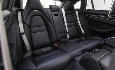 Porsche Panamera Turbo S E-Hybrid Sport Turismo 13