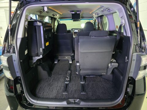 Toyota Vellfire 11