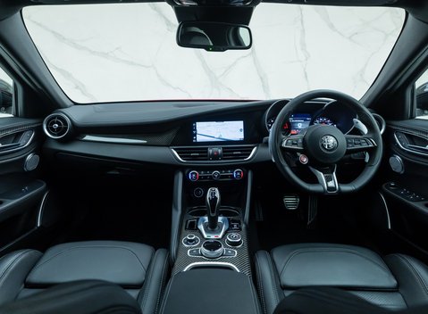 Alfa Romeo Giulia QUADRIFOGLIO 21