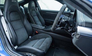 Porsche 911 Carrera 4 GTS (991.2) British Legends Edition 14