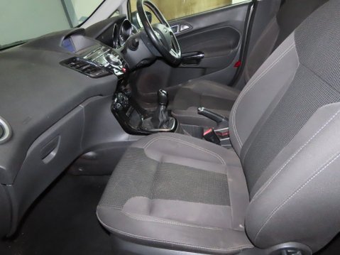 Ford Fiesta TITANIUM 9