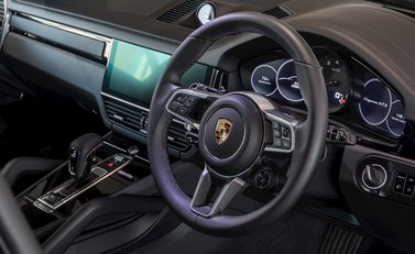 Porsche Cayenne GTS 7