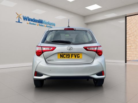 Toyota Yaris 1.5 VVT-i Icon Tech Euro 6 5dr 9