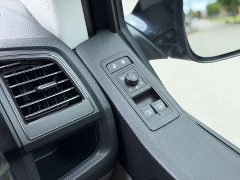 Volkswagen Transporter 2.0 Transporter T32 TDI BlueMotion Technology Semi-Auto 21