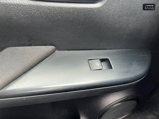 Toyota Hilux Crew Cab 4X4 Active 4WD Air Con Rear Camera EURO 6 NO VAT 36