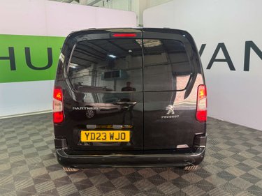 Peugeot Partner 1.5 Partner Asphalt Premium + BlueHDi Auto 3