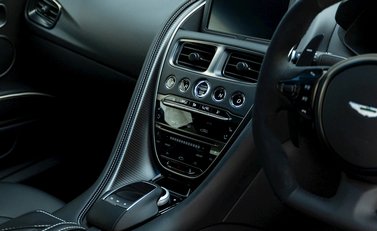 Aston Martin DBS Superleggera 17