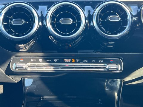 Mercedes-Benz A Class A 200 AMG LINE EXECUTIVE 32