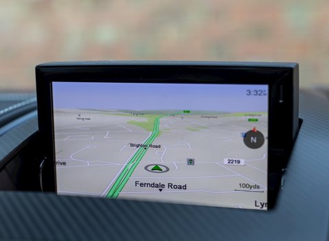 Aston Martin Vanquish S 17