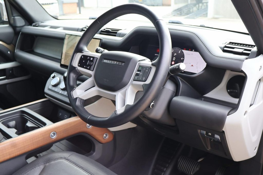 Land Rover Defender 110 D300 X-DYNAMIC HSE 7 SEATER  PRICE MATCH OFFER PREMIUM COLOUR  19