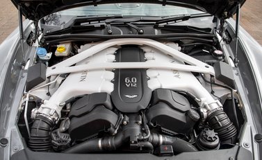 Aston Martin Vanquish Volante 32