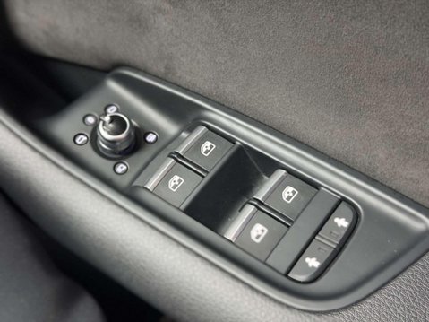 Audi SQ7 4.0 TDI V8 SUV 5dr Diesel Tiptronic quattro Euro 6 (s/s) (435 ps) 36