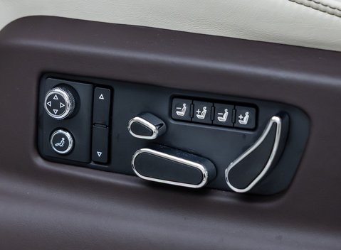 Bentley Bentayga V8 First Edition LHD 17