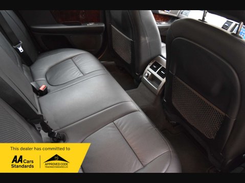 Jaguar XF 3.0 XF Premium Luxury V6 Auto 4dr 35