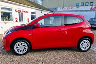 Toyota Aygo 1.0 VVT-I X-PLAY TSS LOOK! JUST 27000 MILES! LOW INSURANCE! 4