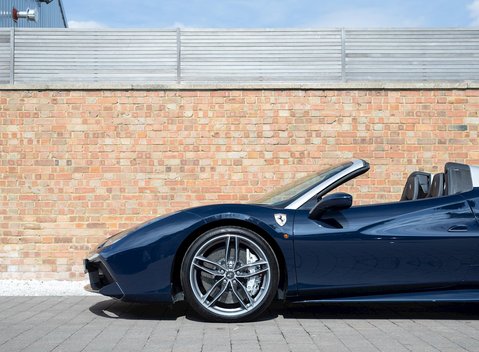 Ferrari 488 Spider 32