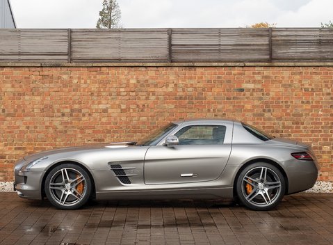 Mercedes-Benz SLS AMG 2