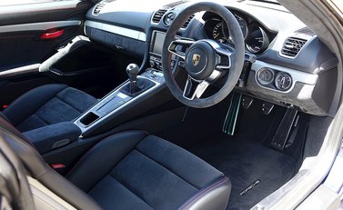 Porsche Cayman GT4 13