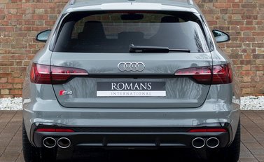 Audi S4 Avant Black Edition 5