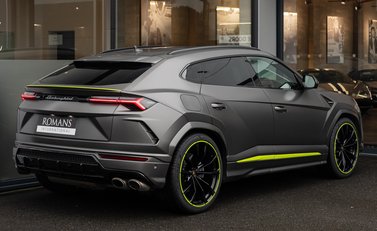 Lamborghini Urus GRAPHITE CAPSULE 4