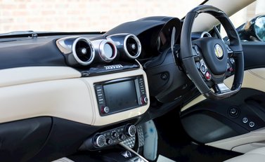 Ferrari California T HS 17