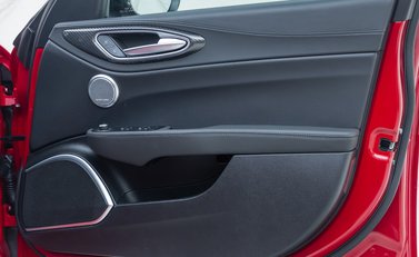 Alfa Romeo Giulia QUADRIFOGLIO 27