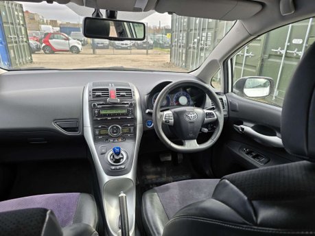 Toyota Auris 1.8 VVT-h T Spirit Hatchback 5dr Petrol Hybrid CVT Euro 5 (s/s) (136 ps) 20