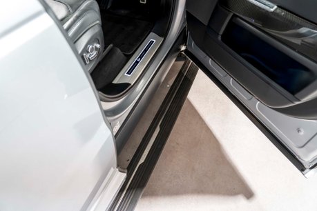 Land Rover Range Rover Sport SVR CARBON EDITION. DEPLOYABLE SIDE STEPS. MATRIX LEDs. CARBON FIBRE ENGINE BAY 43