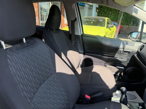 Toyota Yaris 1.0 VVT-i Edition Euro 5 5dr 17