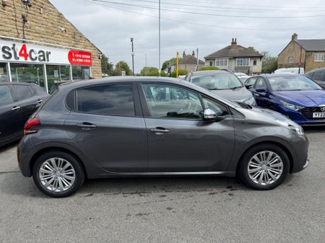 Peugeot 208 PURETECH S/S SIGNATURE 8