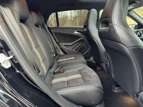 Mercedes-Benz CLA Class 2.1 CLA 220 WhiteArt D Auto 5dr 32