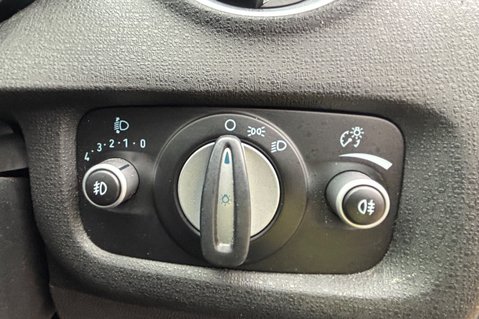 Ford Fiesta ZETEC.. 13 SERVICES.. 1 PREVIOUS KEEPER.. £35 ROAD TAX 13