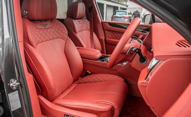 Bentley Bentayga 12