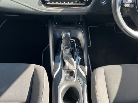 Toyota Corolla 1.8 VVT-i Hybrid Design 5dr CVT 15
