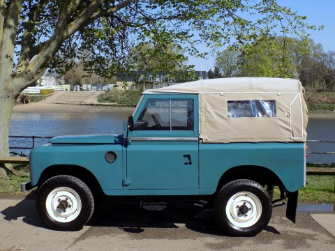 Land Rover 88 Series 111 Petrol + 7 Seats 36