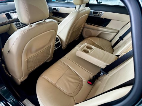 Jaguar XF 2.2d Luxury Sportbrake Auto Euro 5 (s/s) 5dr 39
