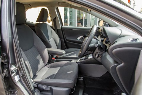 Toyota Yaris ICON FHEV 29