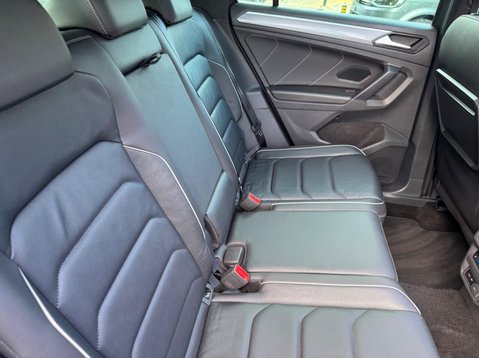 Volkswagen Tiguan R-LINE TECH TSI 4MOTION DSG 29