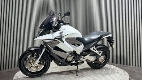 Honda VFR 2011 ONLY 22K NEW MOT SERVICED TOP BOX TOURER 800CC 10